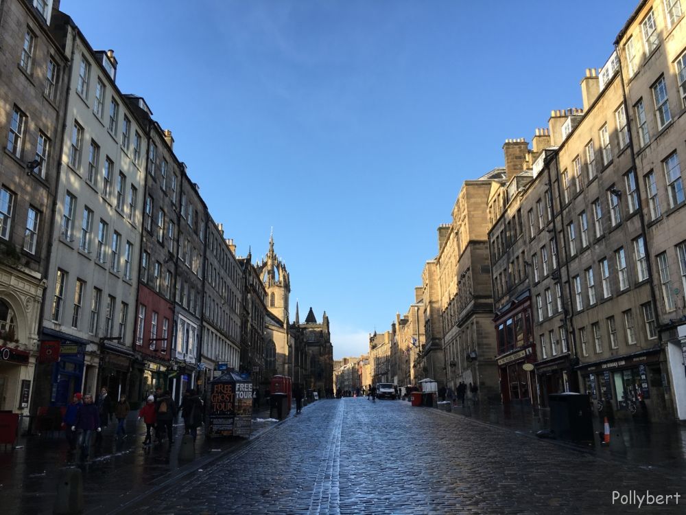 Royal Mile 10 minutes after snowfall @Edinburgh, Scotland