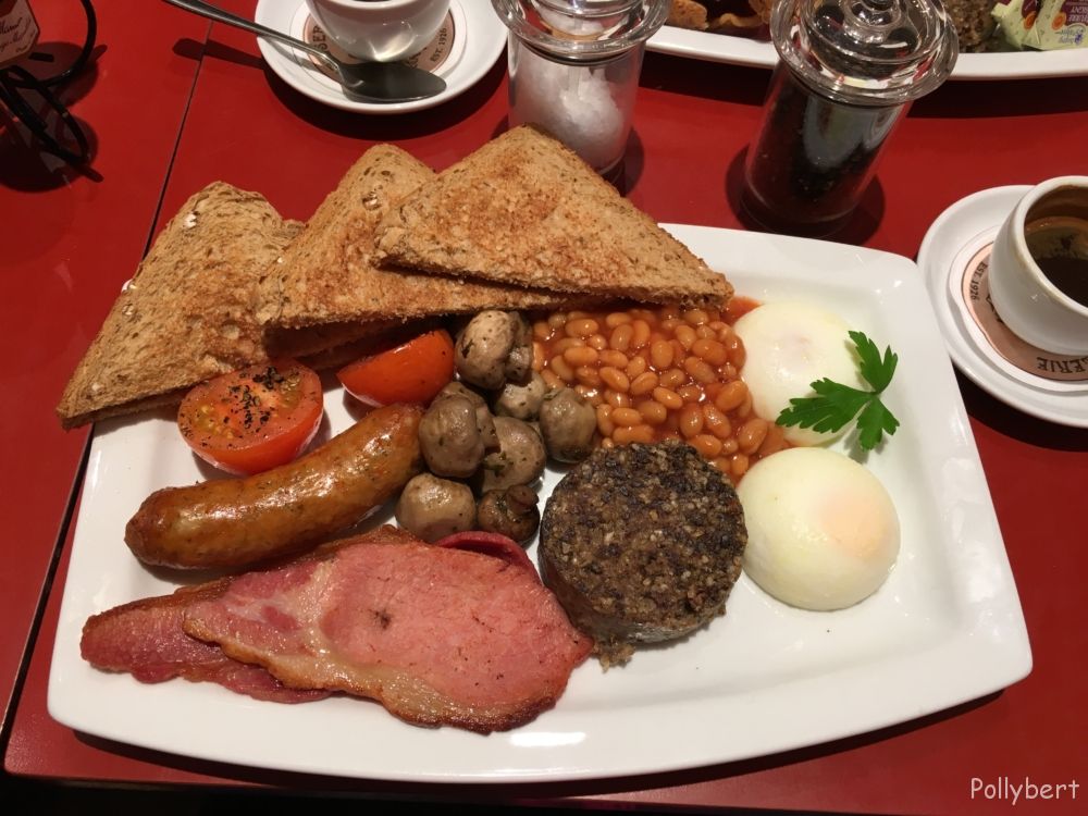 Scottish breakfast with haggis @Patisserie Valerie Edinburgh