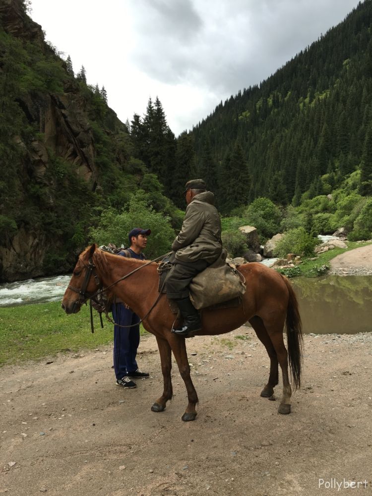 fellow travelers on the way to Altyn Arashan