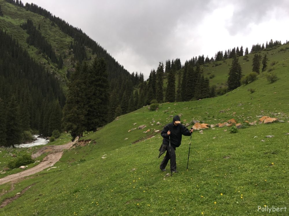 taking a short cut on the way to Altyn Arashan