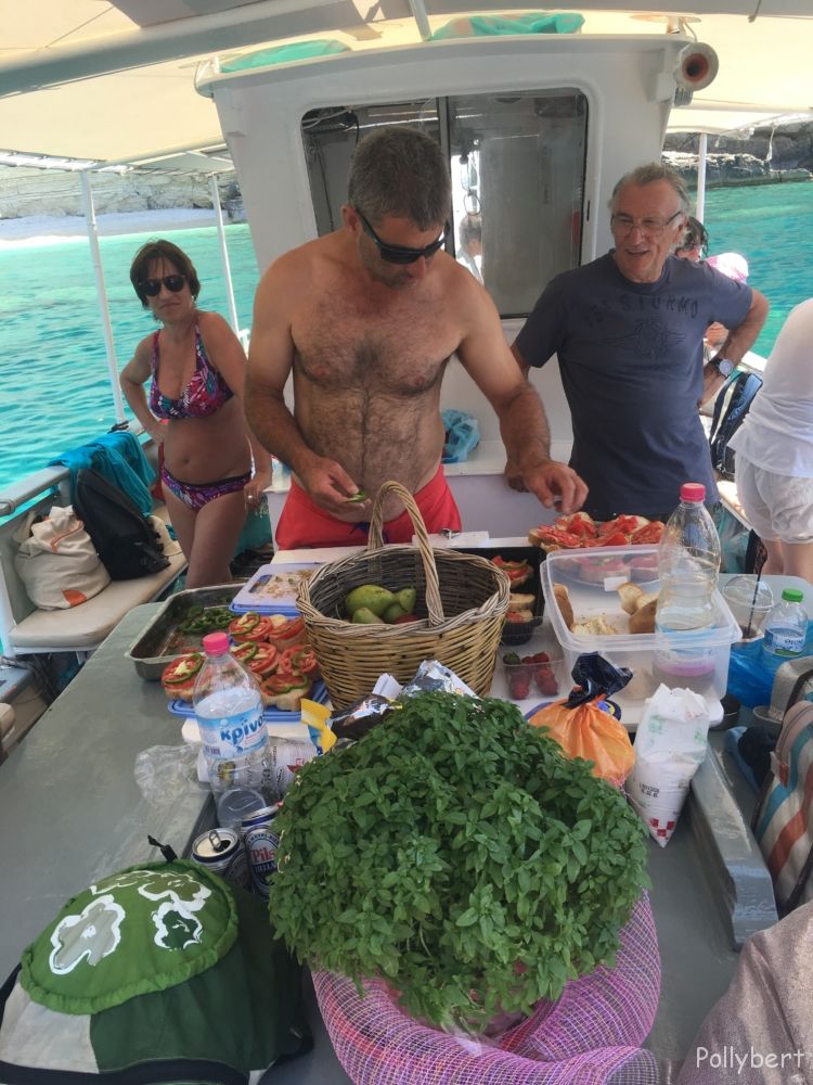 Capitain Yiannis making lunch @Paxos